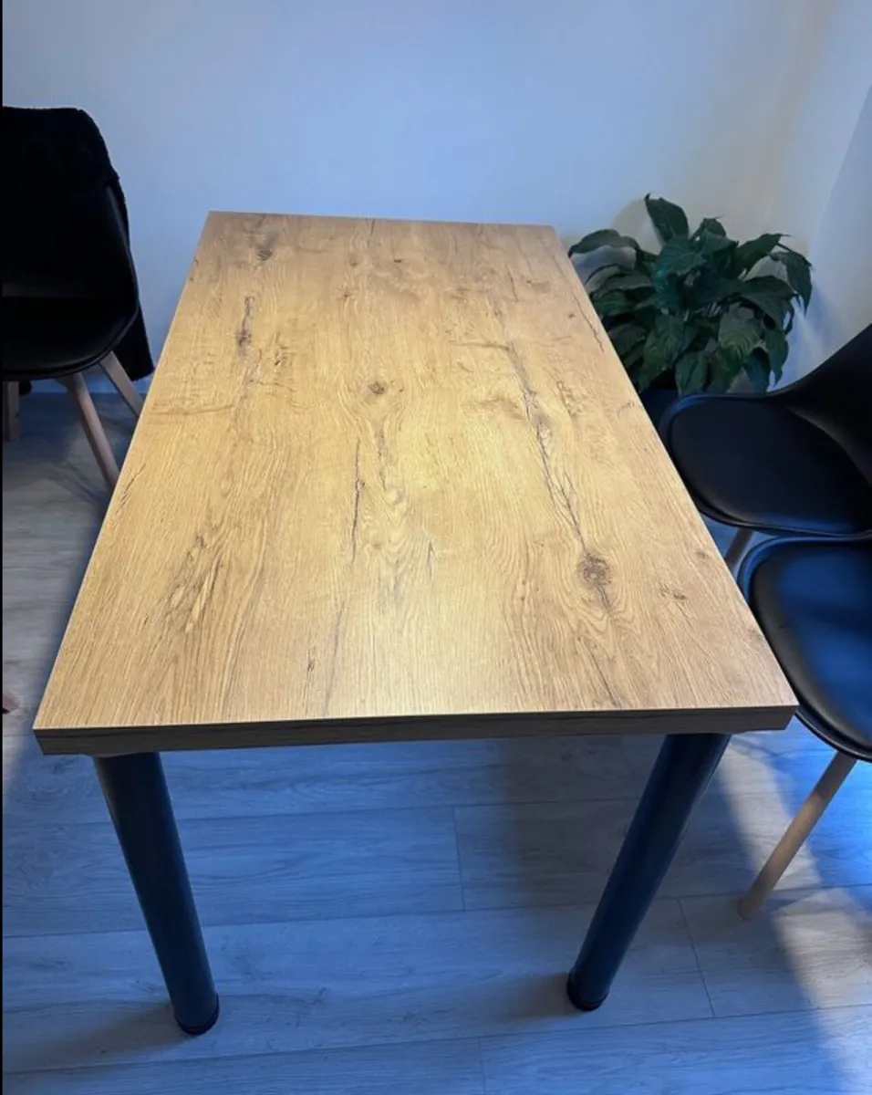 Dining table - Image 1