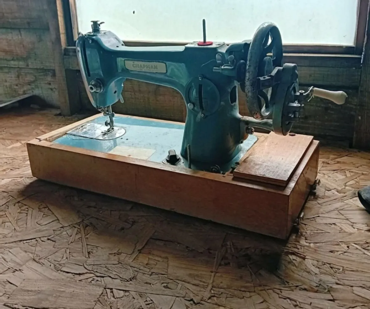 Sewing machine - Image 1