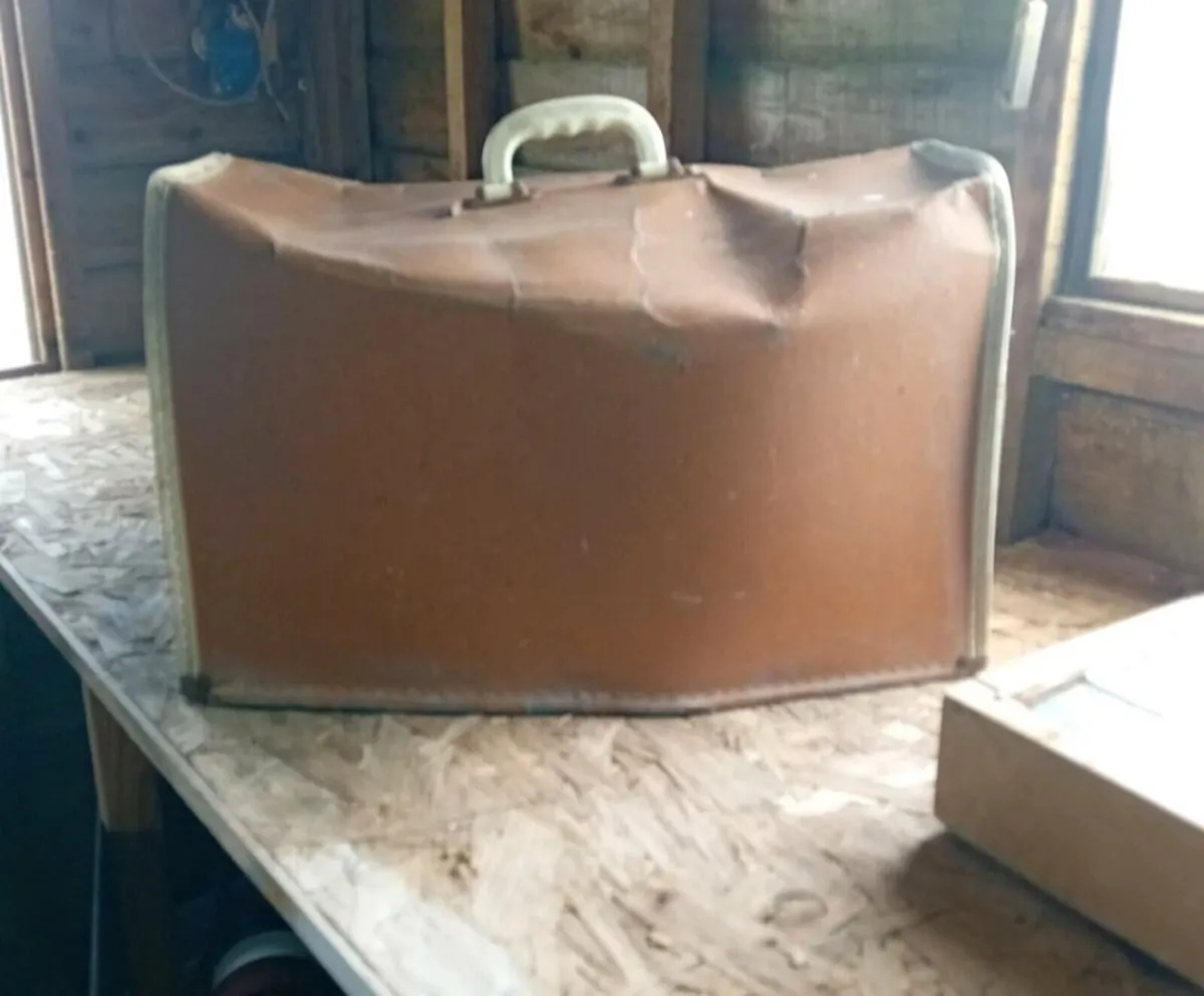 Sewing machine - Image 2