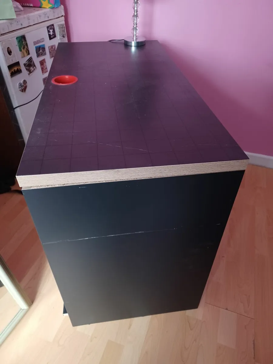 Desk - Image 4