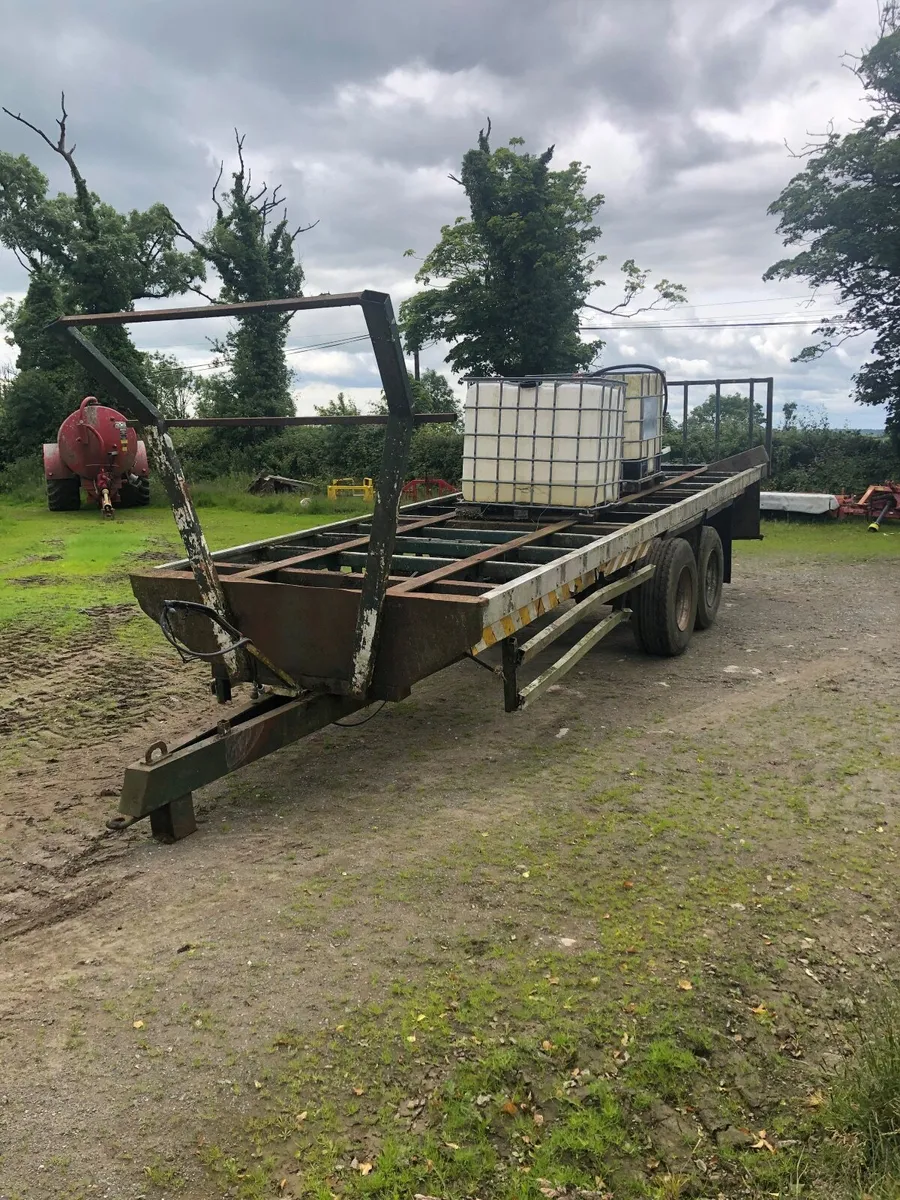 Bale trailer - Image 1