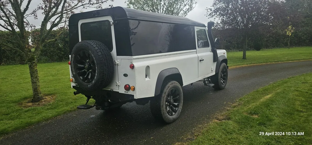 Land rover defender - Image 2