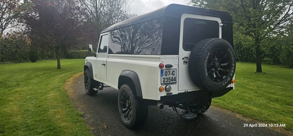 Land rover defender - Image 4