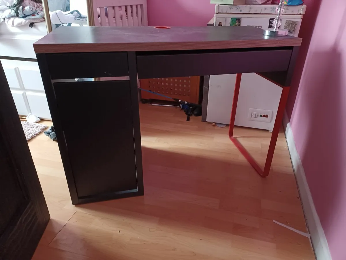 Desk - Image 2