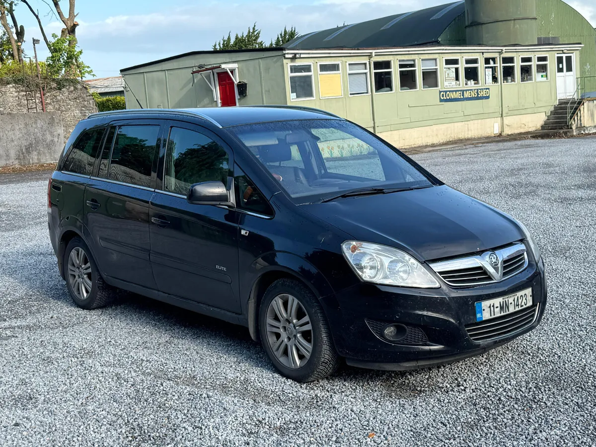 Vauxhall Zafira 2011 DRIVES LIKE NEW, - Image 1