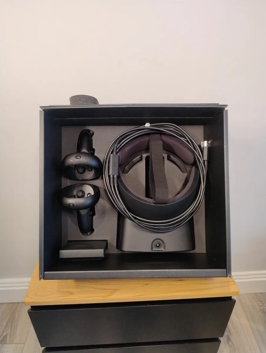 Oculus Rift S VR Headset – Clean & Complete - Image 2