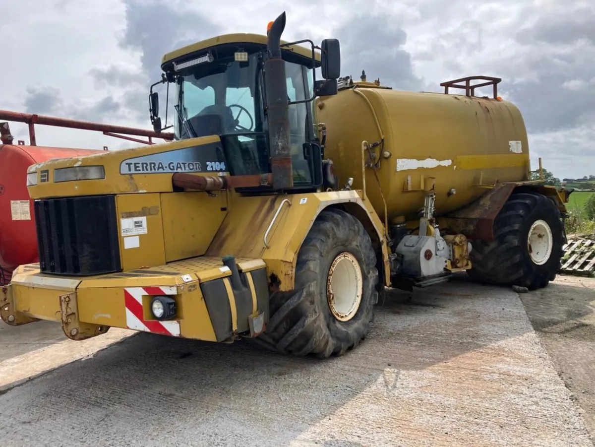 TERRA-GATOR 2104 Slurry Tanker **Online Auction** - Image 1