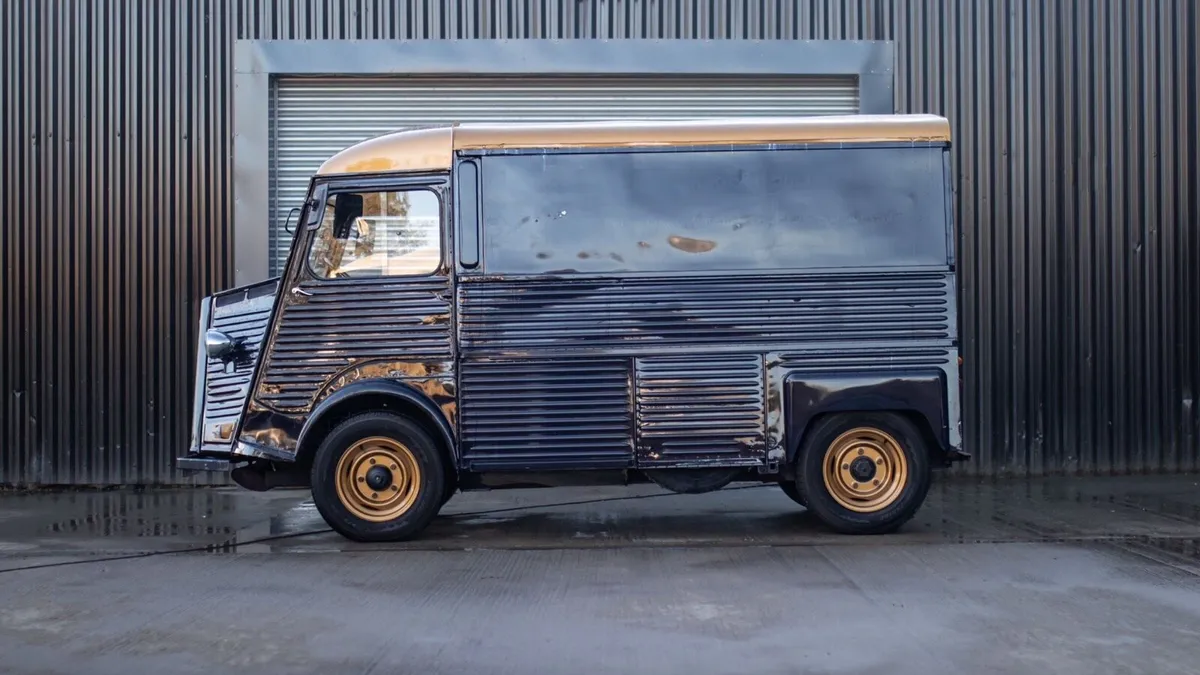 Vintage Catering Van - Image 4