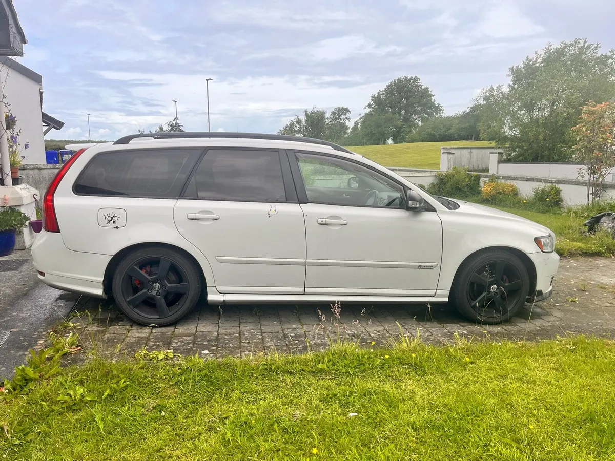 Volvo V50 1.6D R-Design - Image 2
