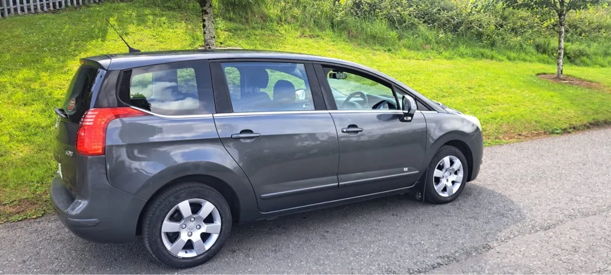 2011 Peugeot 5008 1.6 HDI - Image 2