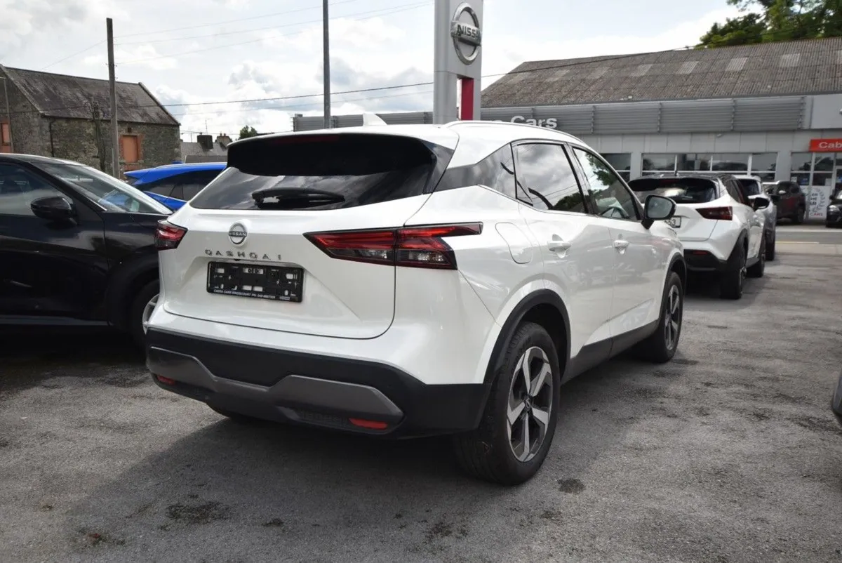 Nissan QASHQAI Mild Hybrid Premium - Image 2