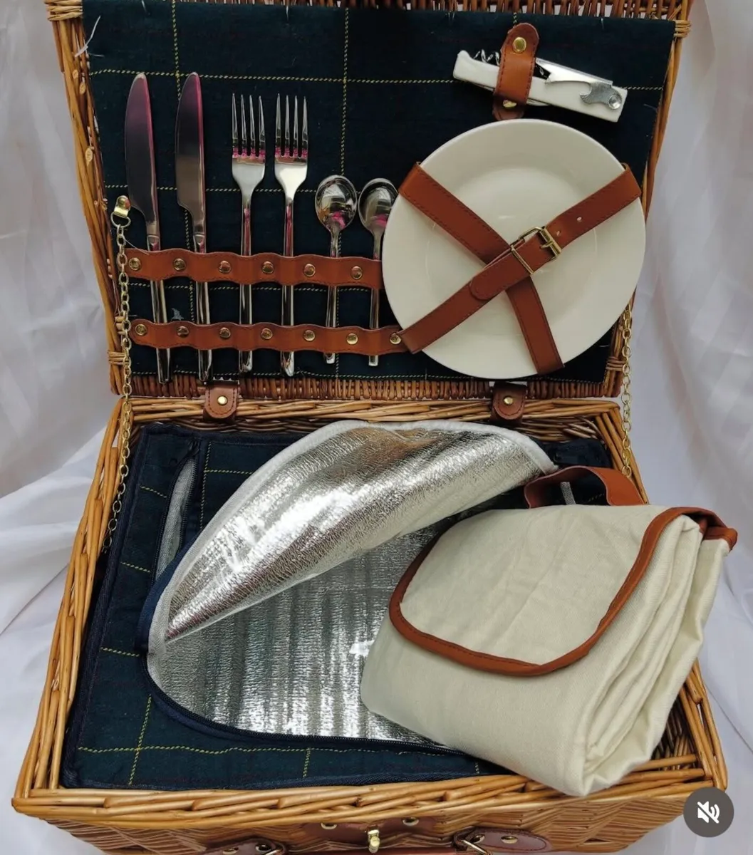 Picnic basket - Image 1