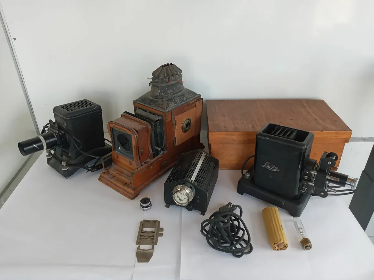 Joblot of 3 x Old Projectors and 1 Transformer - Image 2