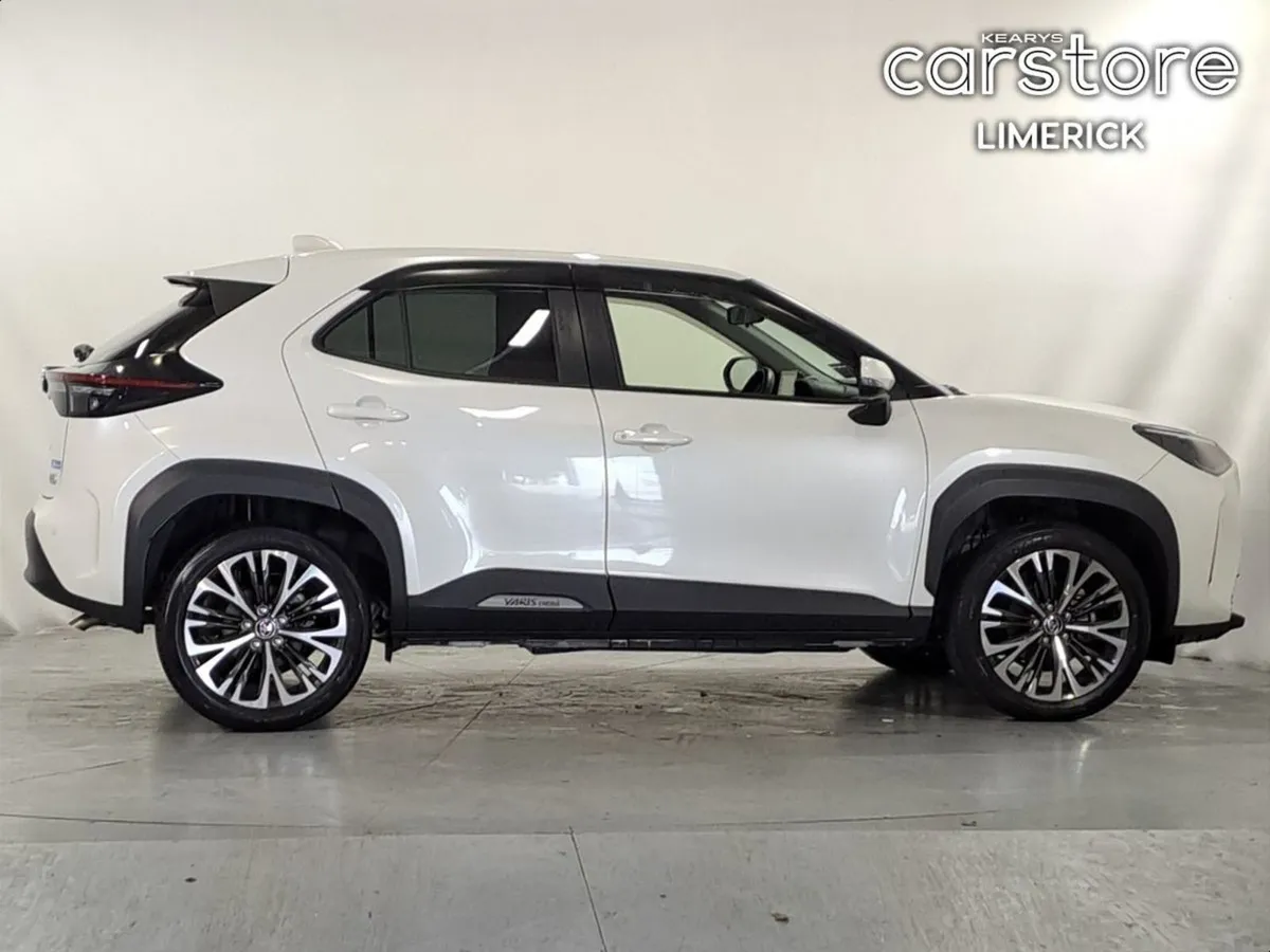 Toyota Yaris Cross 1.5 PET HYB Auto - Image 2