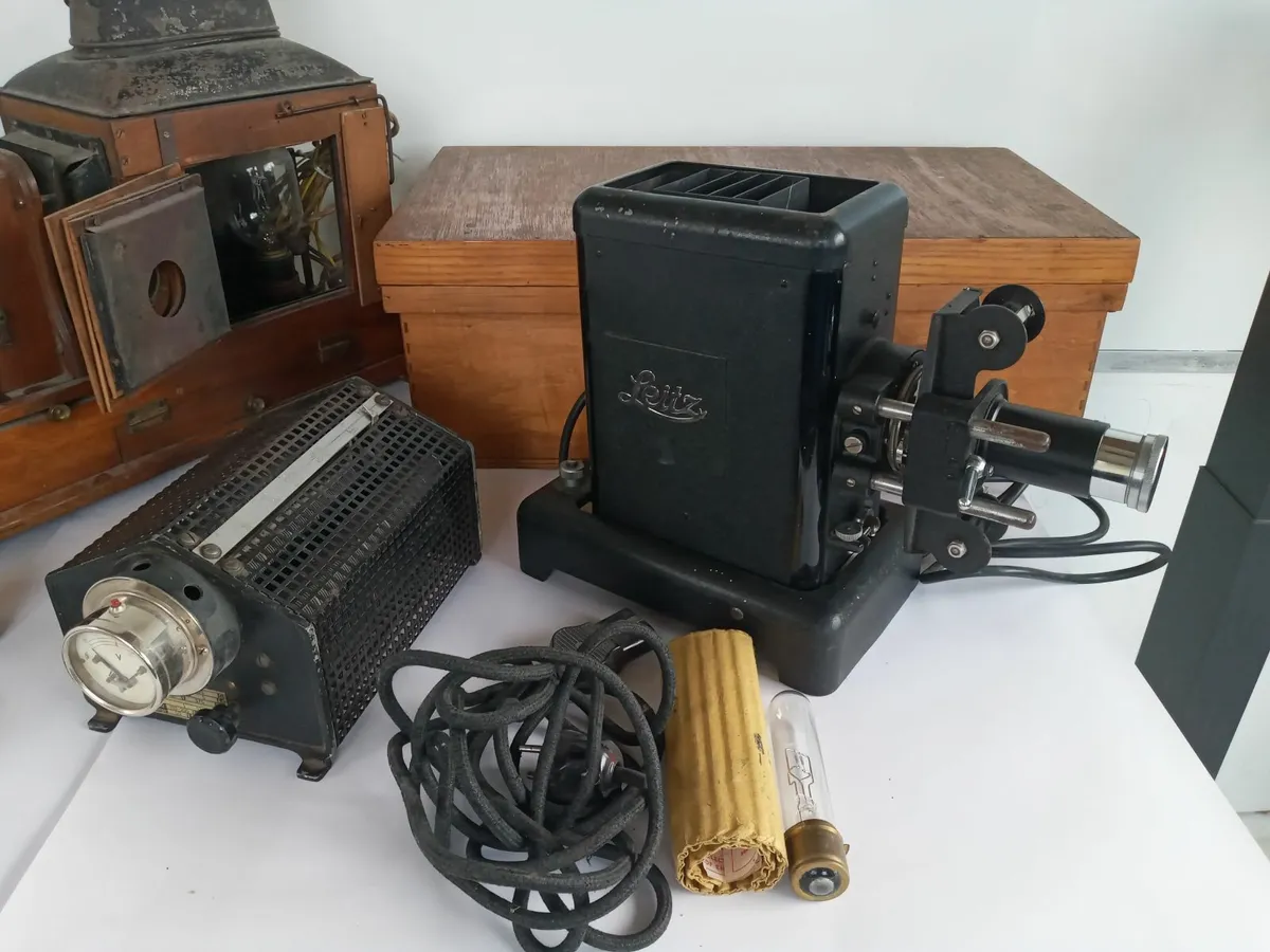 Joblot of 3 x Old Projectors and 1 Transformer - Image 4