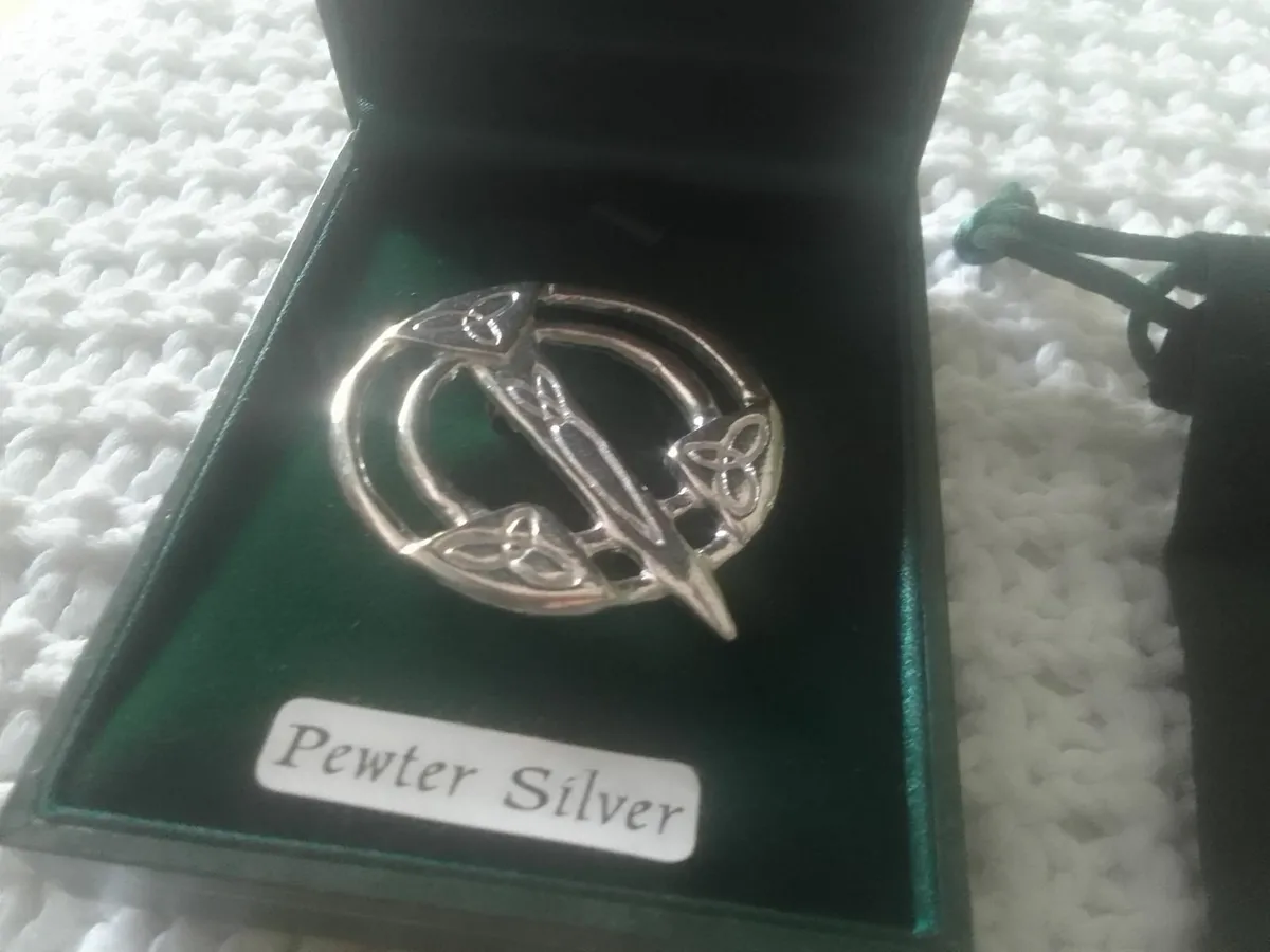 CELTIC SILVER PEWTER TARA BROOCH NEW IN BOX - Image 2
