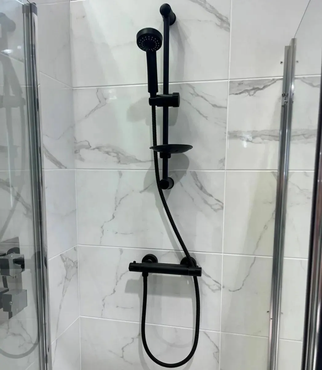 Online Auction Of Shower Kits And Much More!! - Image 1