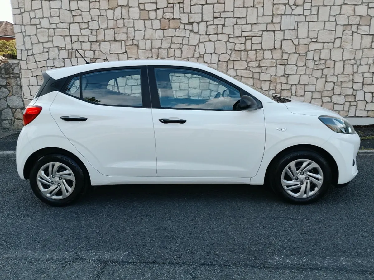 Hyundai i10 Classic 5DR - Image 2
