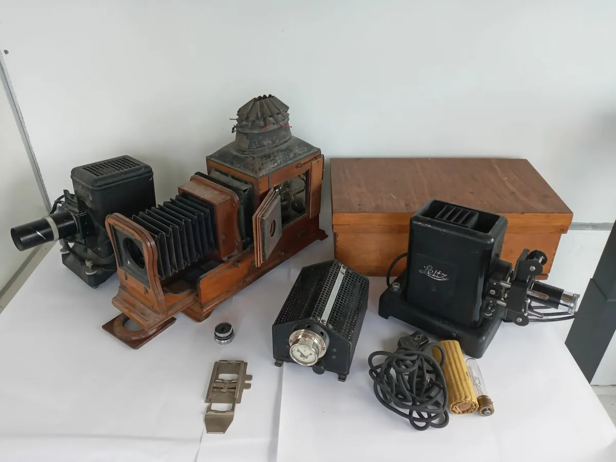 Joblot of 3 x Old Projectors and 1 Transformer - Image 1