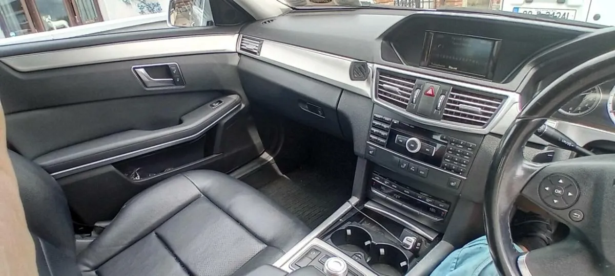 MERCEDES E200 BLUE EFFICIENCY - Image 2