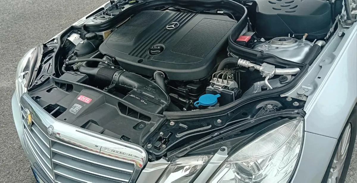 MERCEDES E200 BLUE EFFICIENCY - Image 4