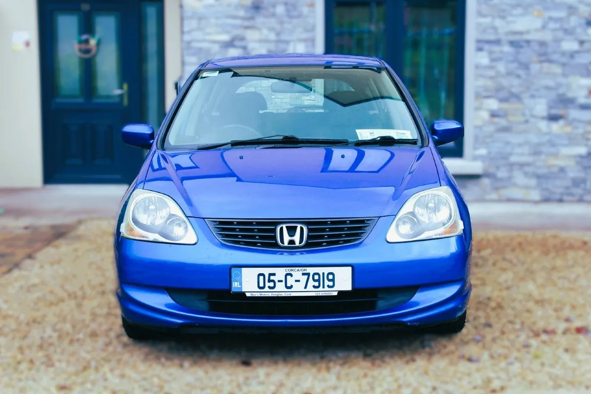 Honda Civic 2005 low mileage Excellent condition - Image 1