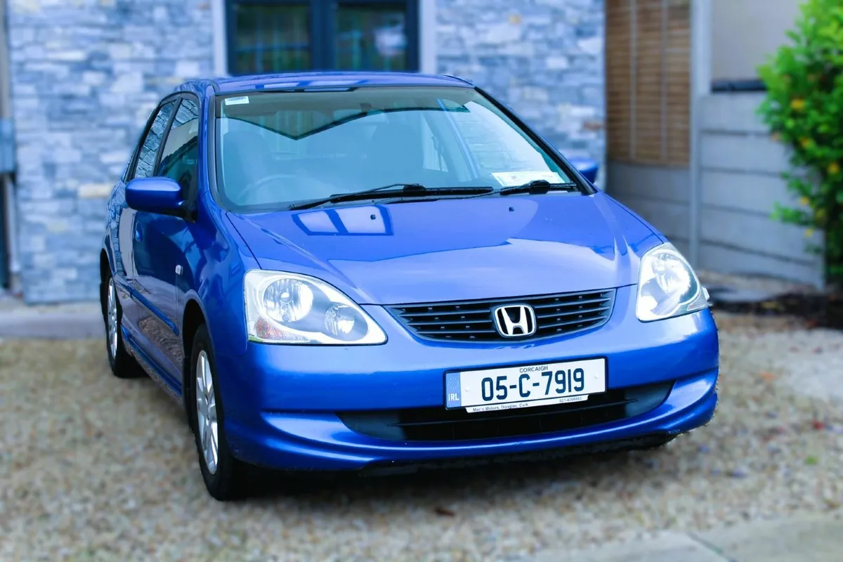 Honda Civic 2005 low mileage Excellent condition - Image 3