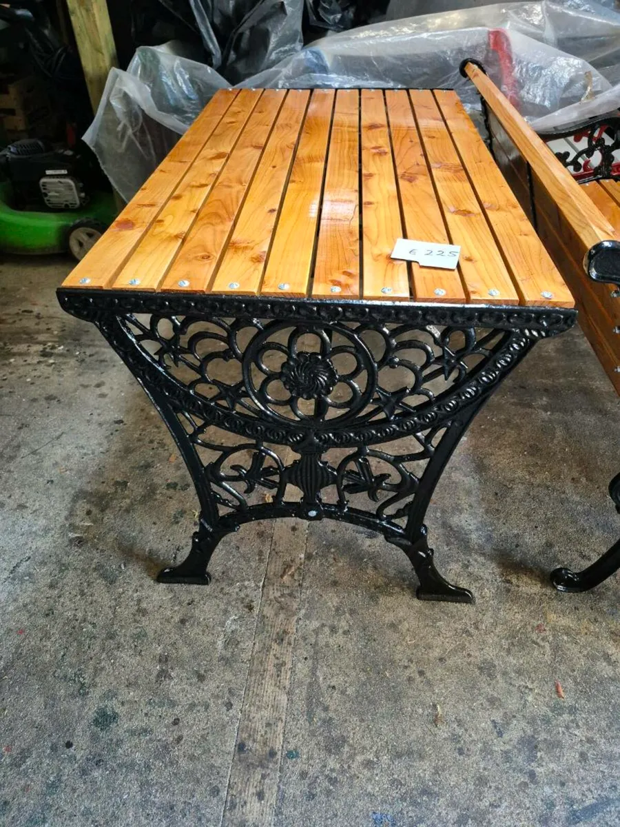 Decorative cast iron Garden table - Image 1