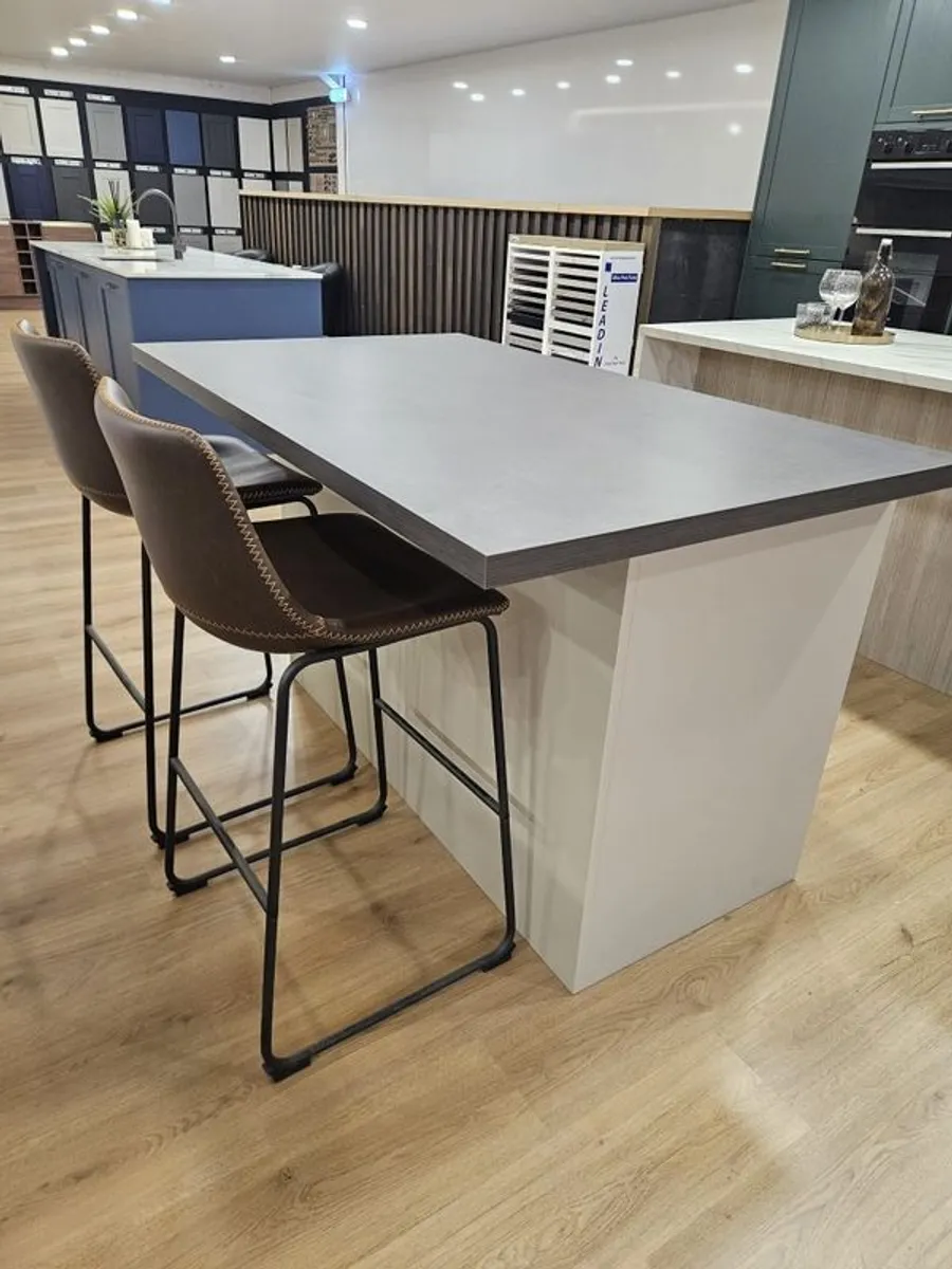 kitchen island - Image 2