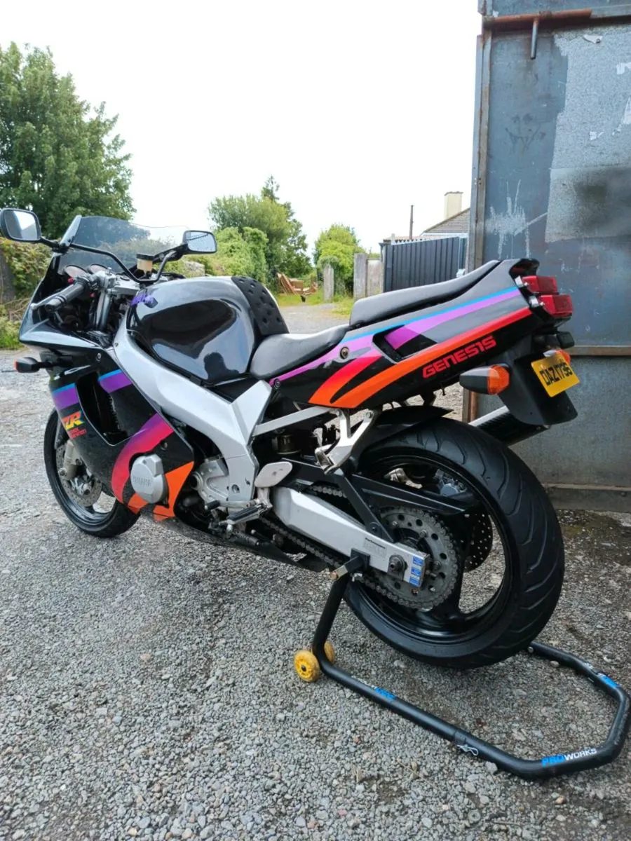1994 Yamaha FZR 600R - Image 2