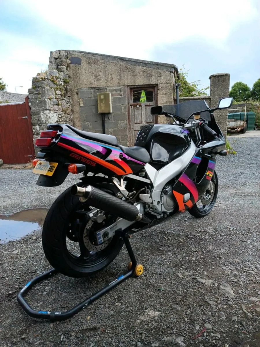 1994 Yamaha FZR 600R - Image 3