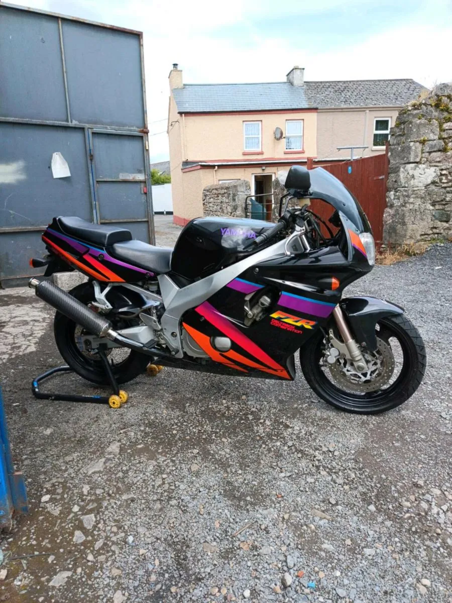 1994 Yamaha FZR 600R - Image 4