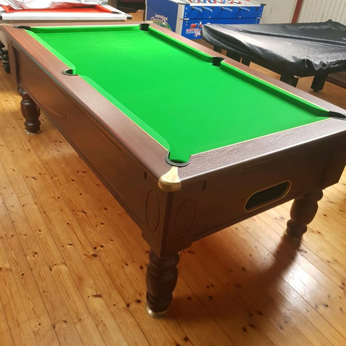 Pool table - Image 1
