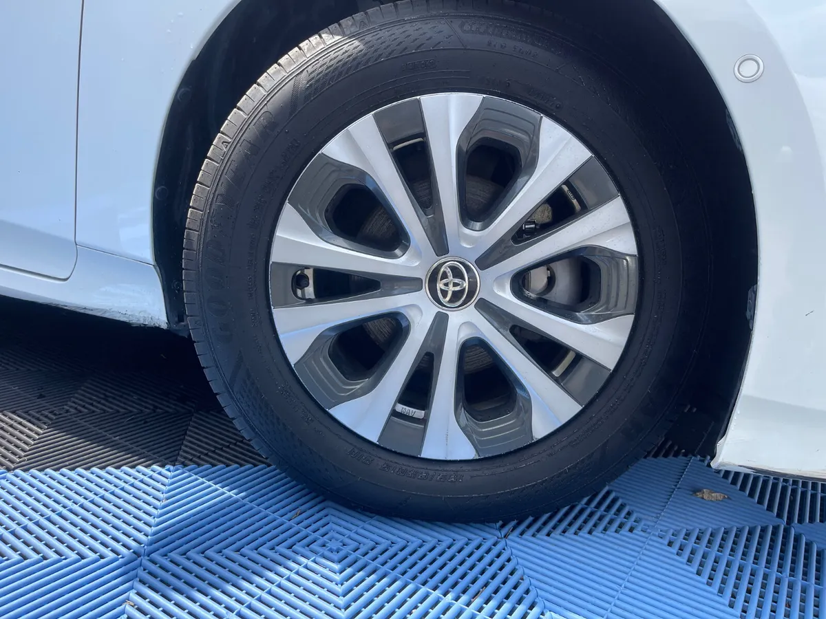 2020 TOYOTA PRIUS HYBRID (S66) - Image 4