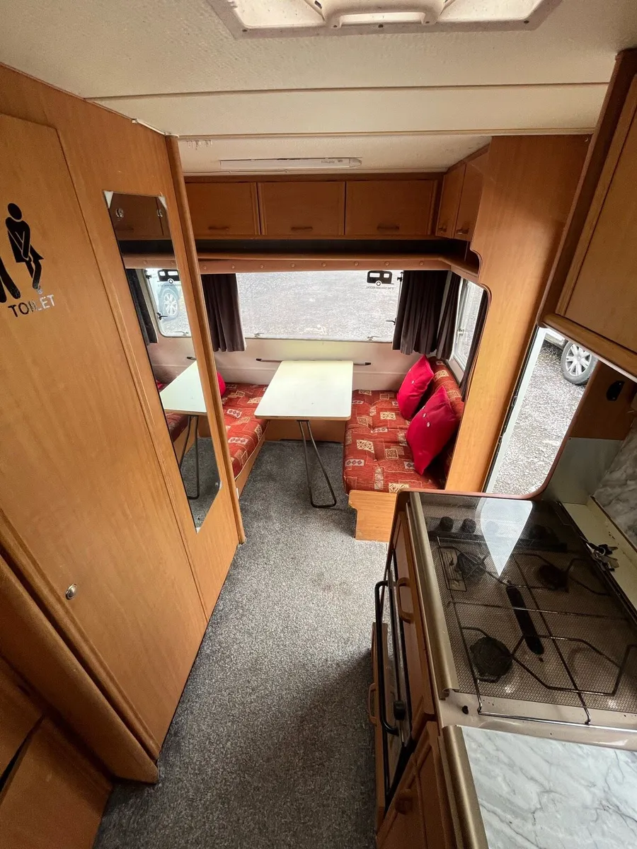 Caravan sleeps 5 - Image 4