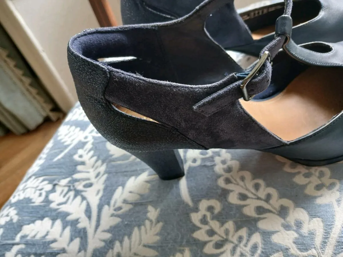 Clark's shoes - Image 3
