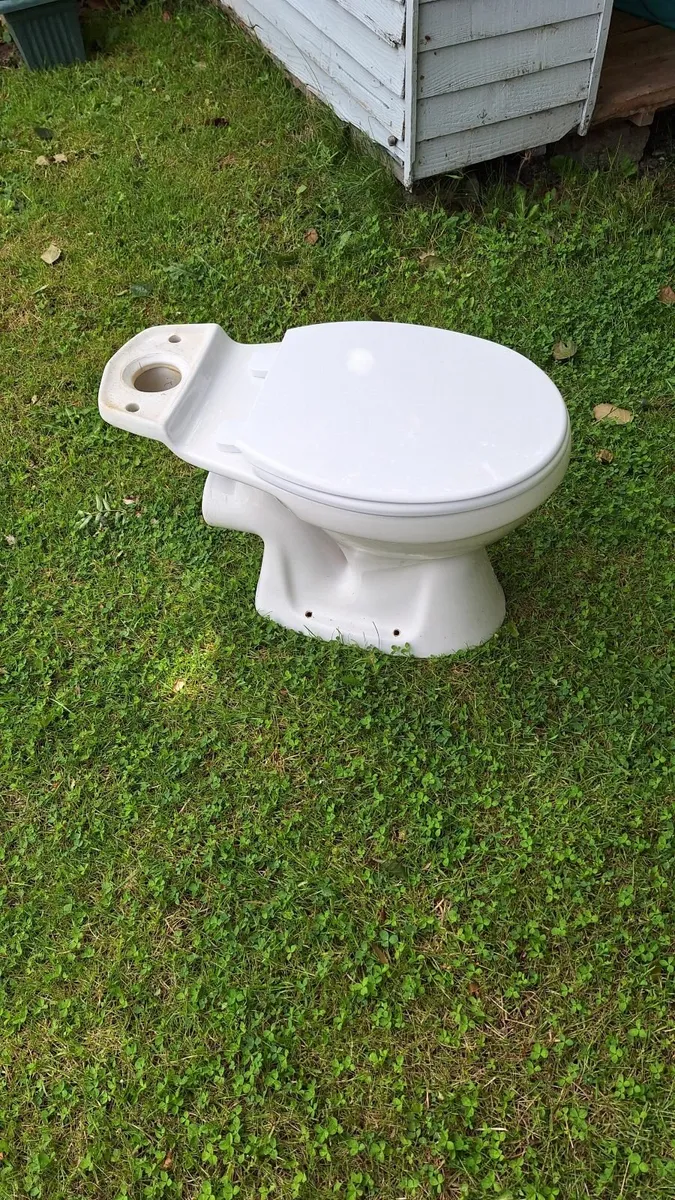 Toilet - Image 3