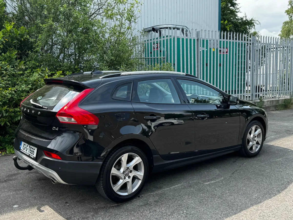 Volvo V40 D4 Twin Turbo Cross Country - Image 3