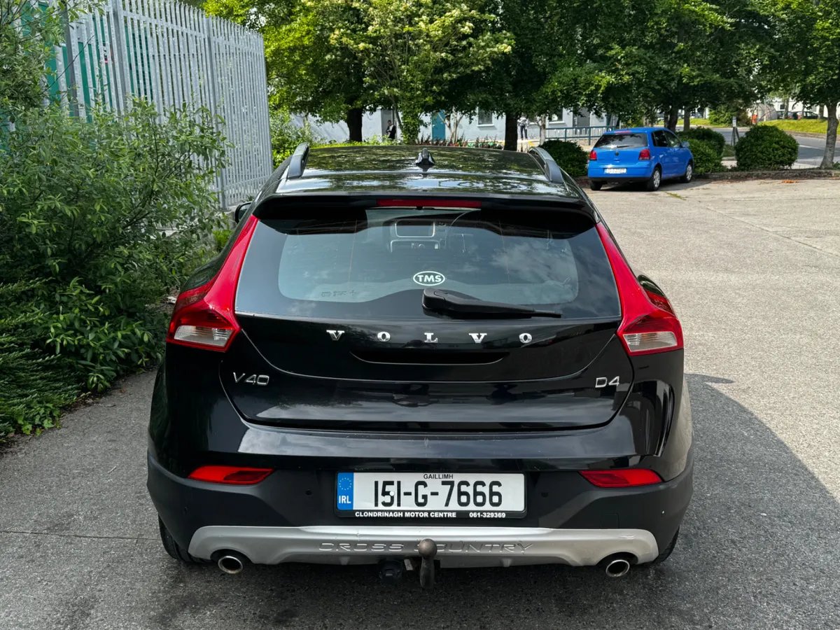 Volvo V40 D4 Twin Turbo Cross Country - Image 4