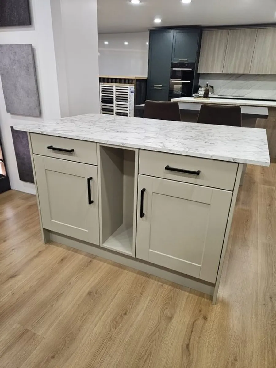 kitchen isla - Image 1