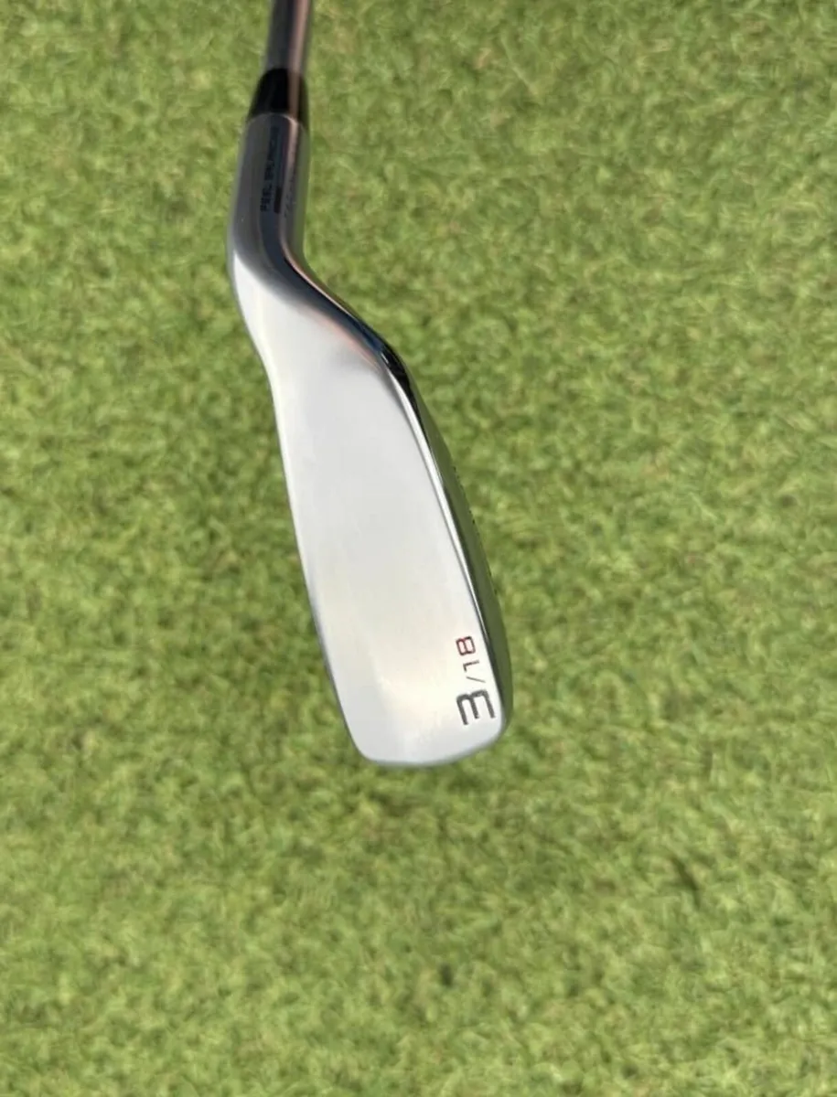 CLEVELAND LAUNCHER UHX UTILITY #3 IRON 18° / STIFF - Image 4