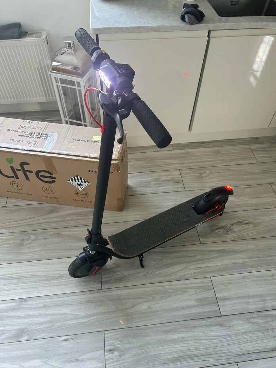 The Li-Fe 350 HC Electric Scooter - Image 1