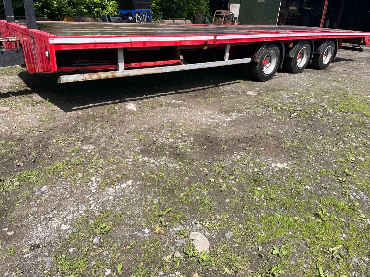 Bale trailer - Image 1