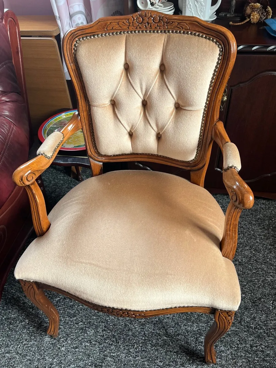 3 pair ladies shoes, 1 mirror & 1 occasional chair - Image 4
