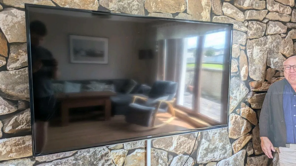 Samsung
60" Flat Full HD Smart TV - Image 2