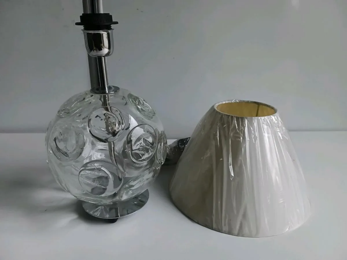 Decorative Table Lamp with Sculpted Glass Base - Image 1