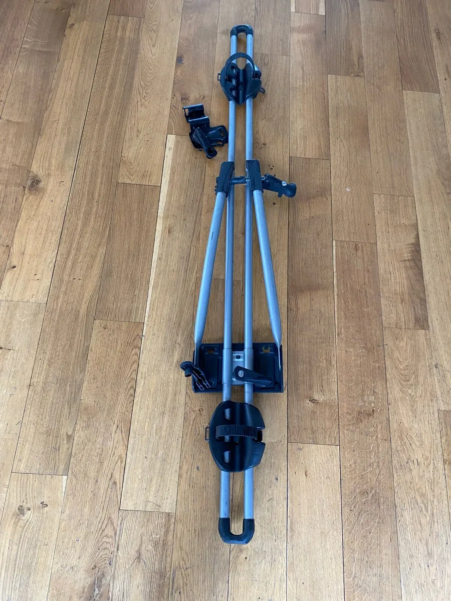 3 x Thule Freeride 532 Roof Mounted Bike Rack