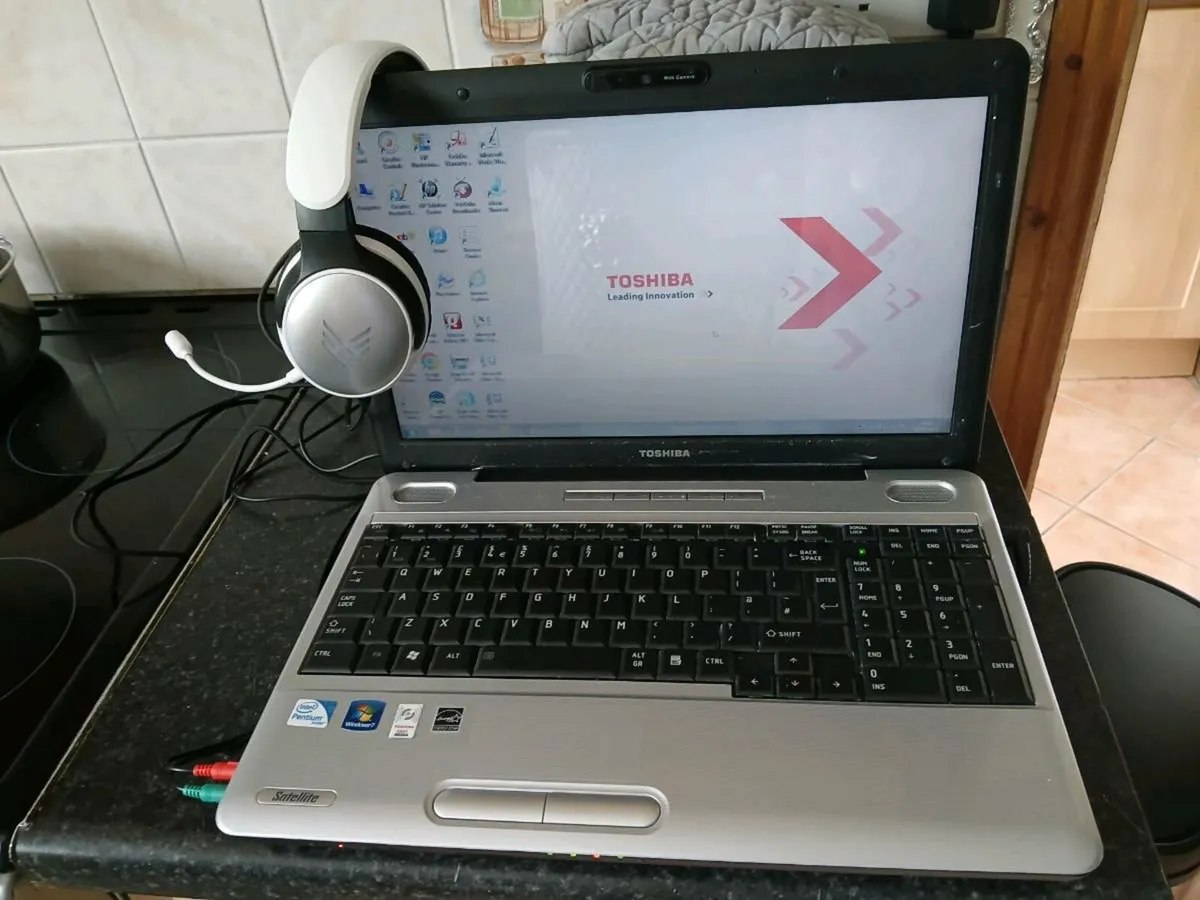 Laptop - Image 2