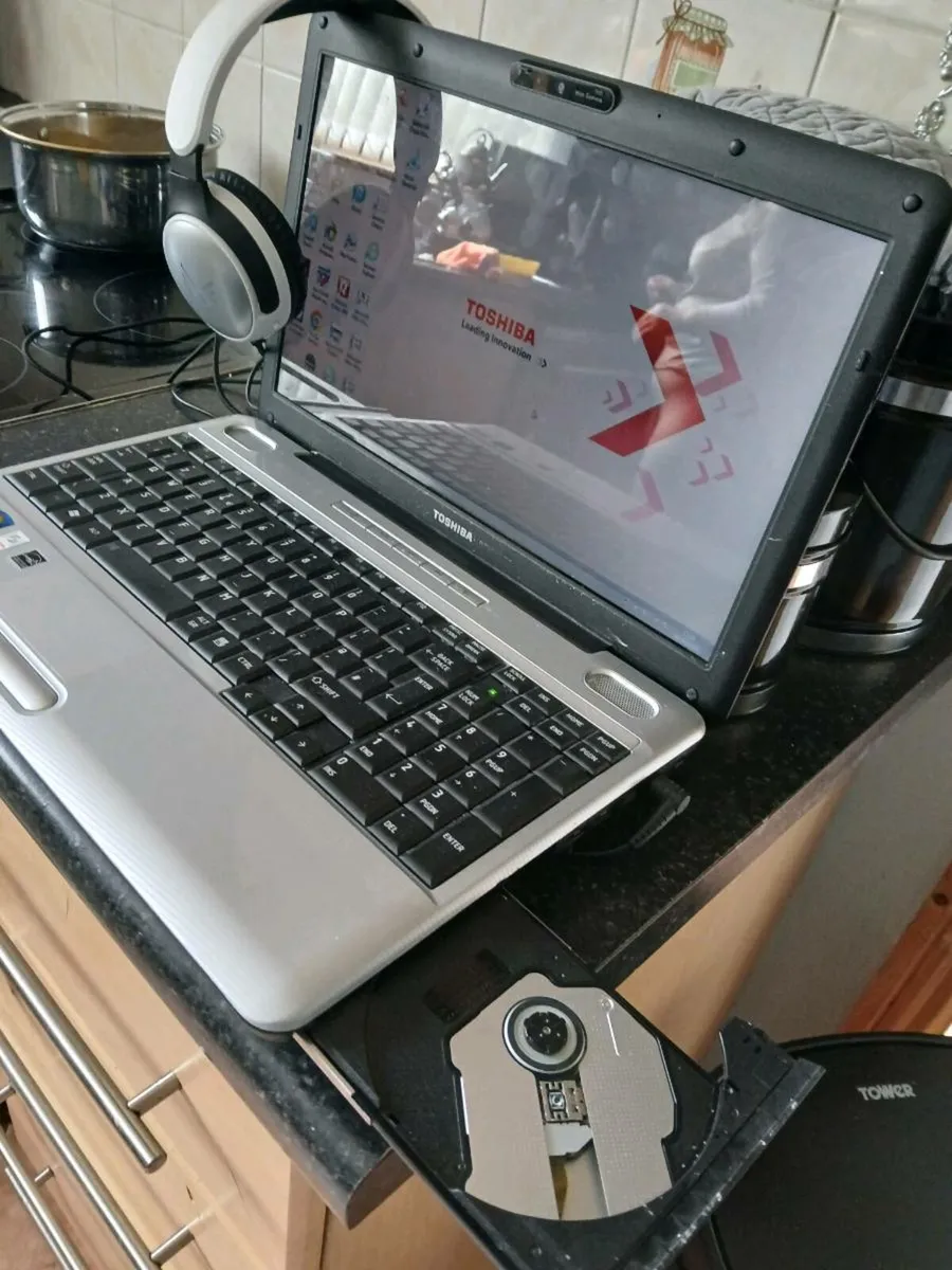 Laptop - Image 3