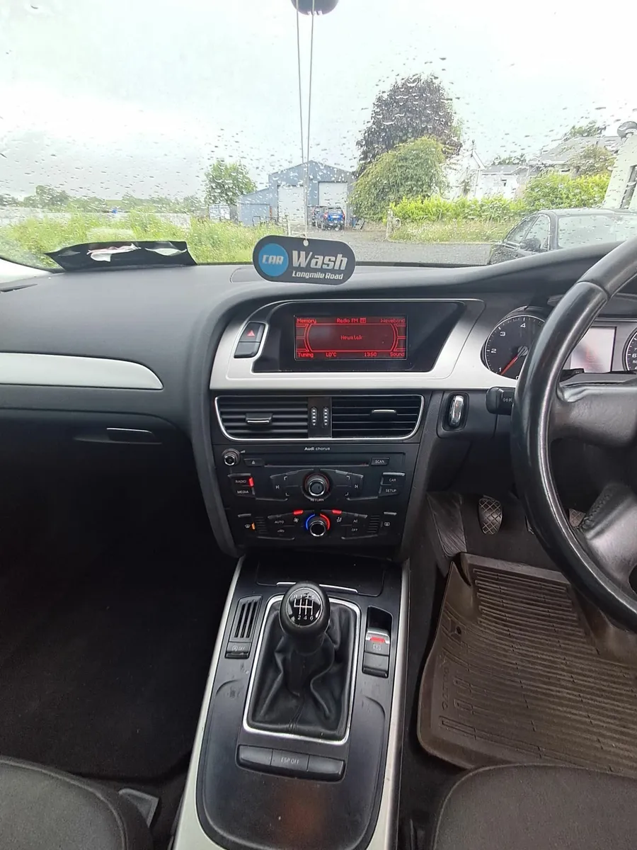 Audi A4 2010 - Image 2